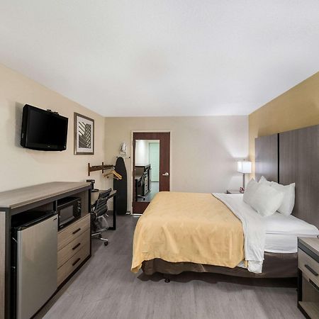 Quality Inn Форт-Стоктон Екстер'єр фото