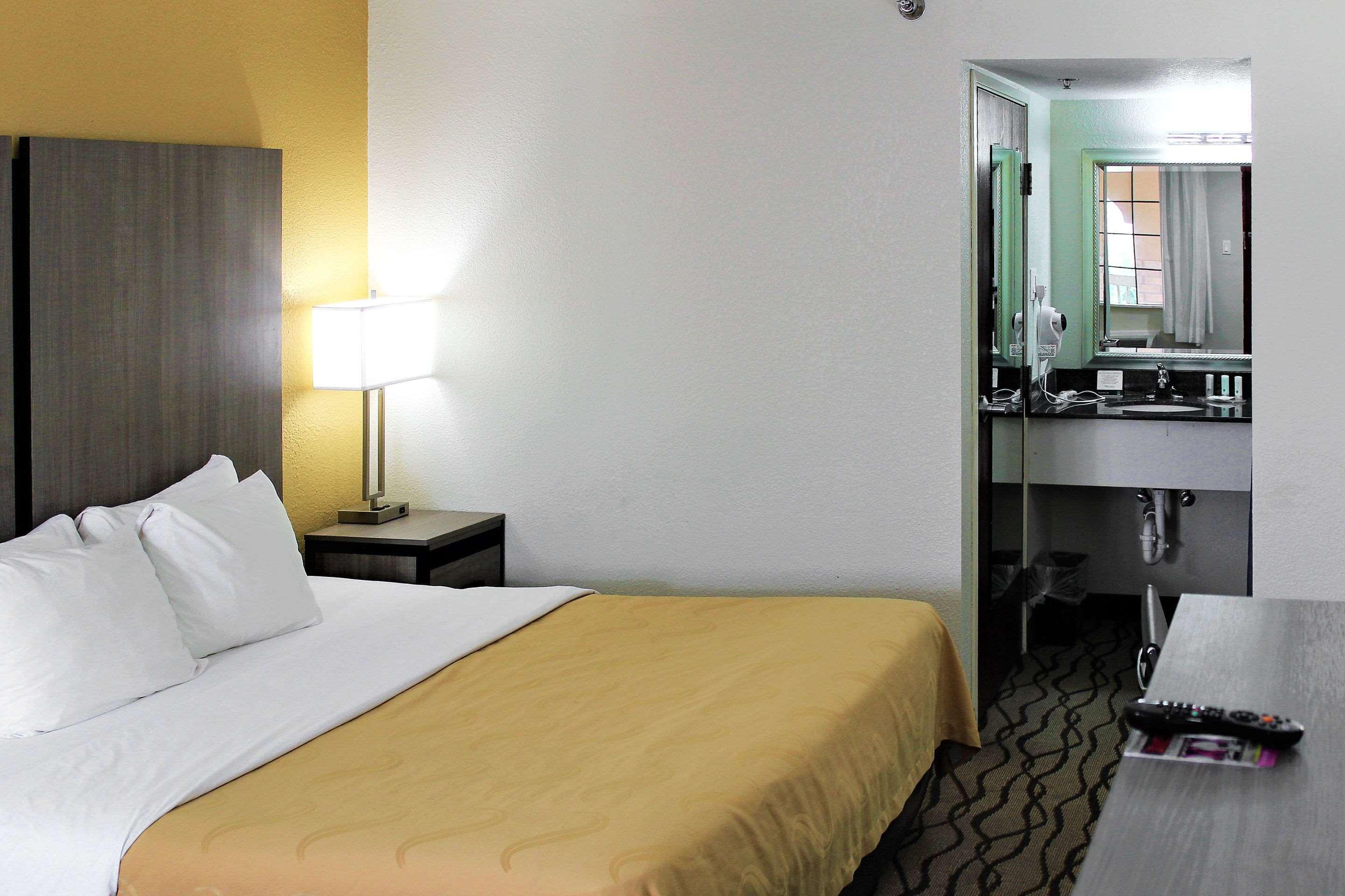 Quality Inn Форт-Стоктон Екстер'єр фото
